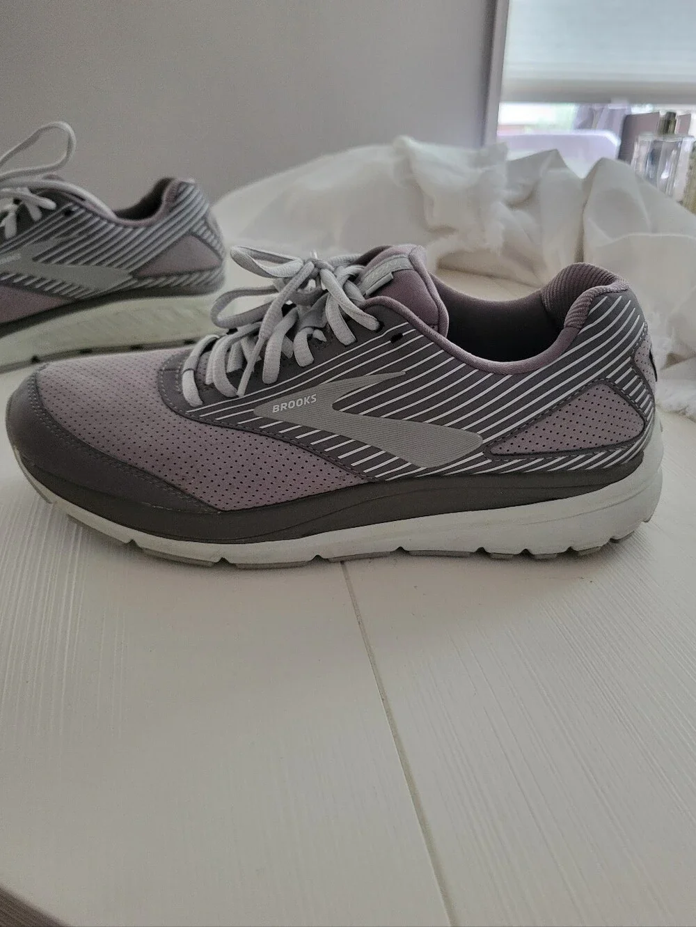 Brooks Addiction Walker Sneaker Women's 10.5B, Grey/Purple